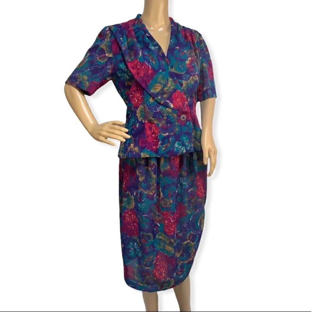 𝅺VINTAGE Leslie Fay Petite Floral Two Piece Skirt Set